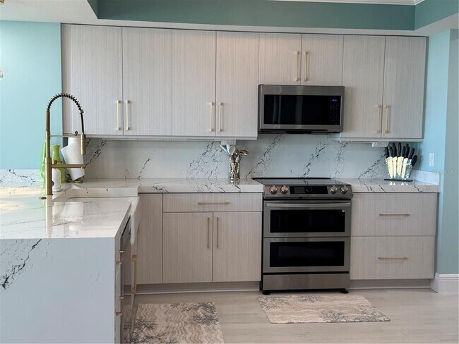 Building Photo - 200 Ocean Crest Dr