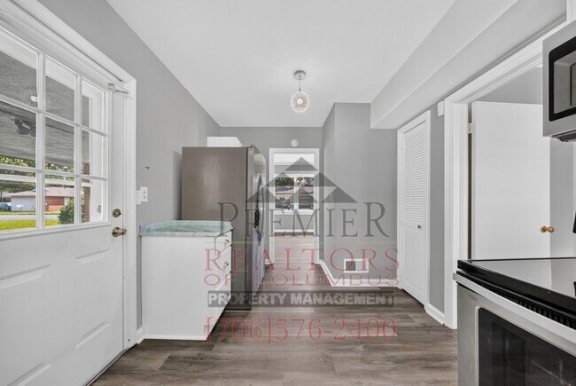 Building Photo - 1819 Rosemary Ln
