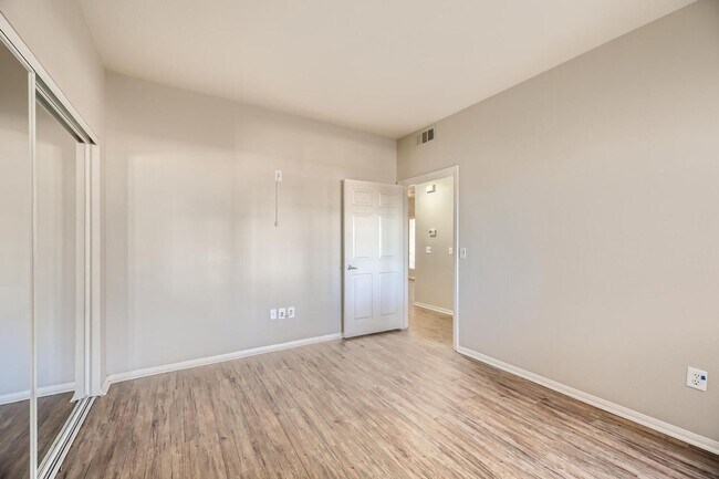 Building Photo - STUNNINGLY UPGRADED 2 Bedroom Condo In SPA...