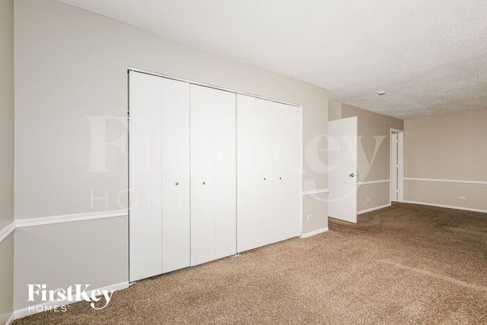 Building Photo - 30W118 Maplewood Dr