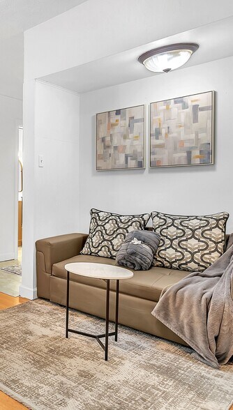 Building Photo - 139 Center St