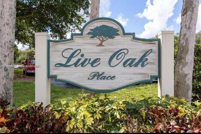 Primary Photo - 9410 Live Oak Pl