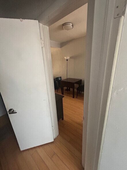 Entry to kitchen from spare room - 8080 Tatum Waterway Dr