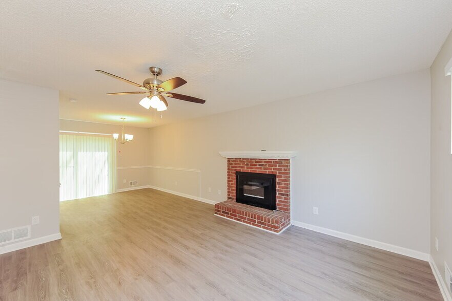 Building Photo - 1120 Brenton Dr NW