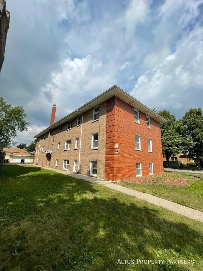 Building Photo - 2439 W 116th St