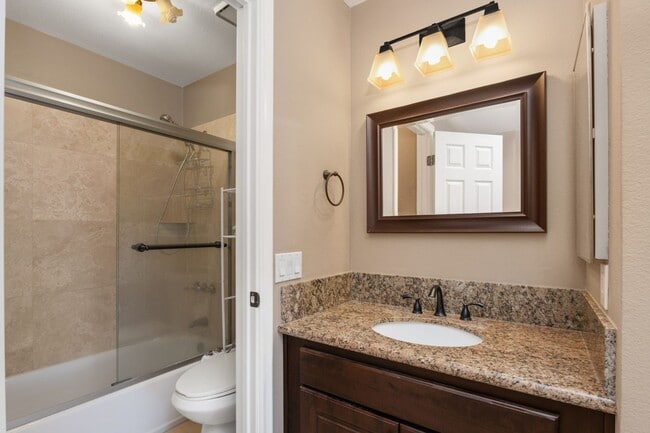 Building Photo - Spacious 2 Bedroom with Loft!