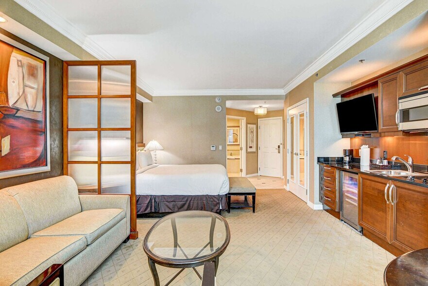 Building Photo - 135 E Harmon Ave