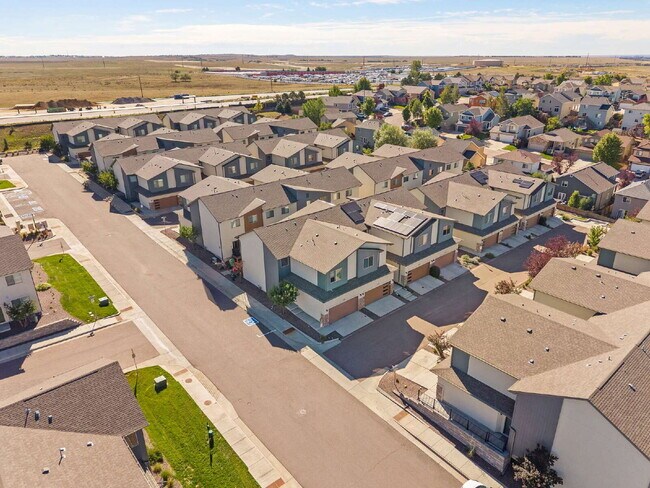 Building Photo - Modern 2 Bedroom, 2.5 Bathroom Townhome with a Loft, Central A/C, Gas Fireplace, and Washer and D...