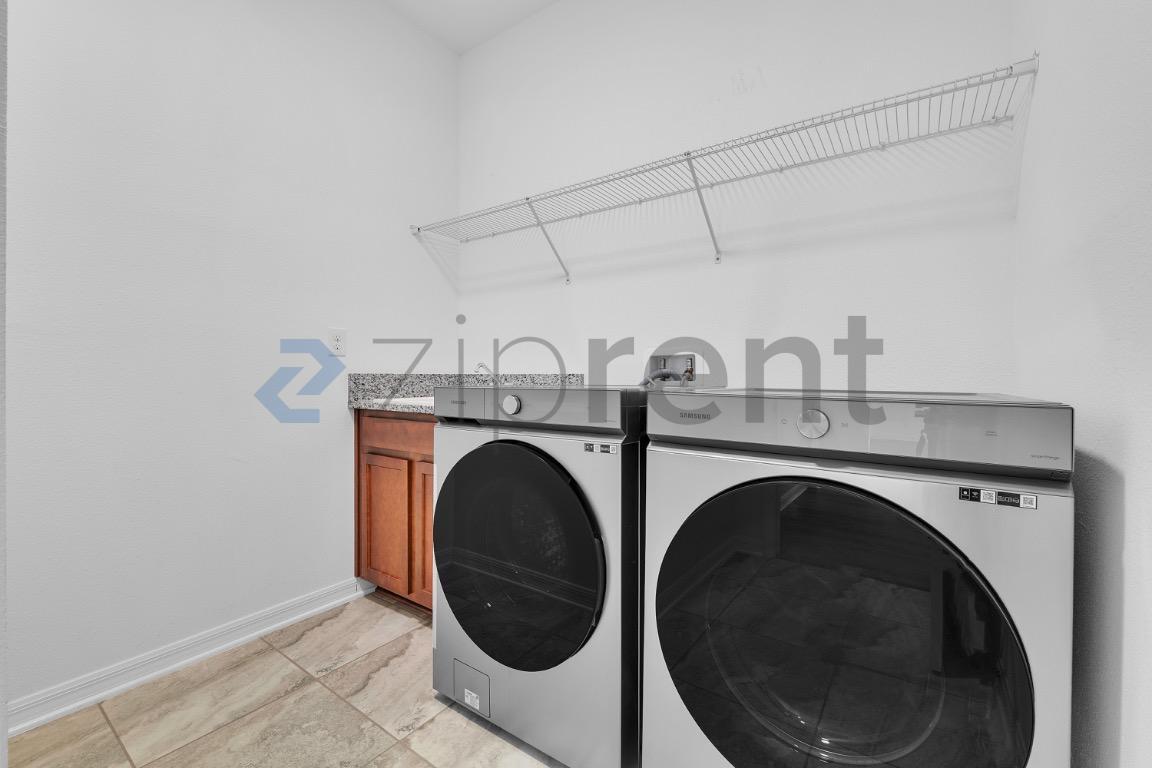 Building Photo - Unit n/a