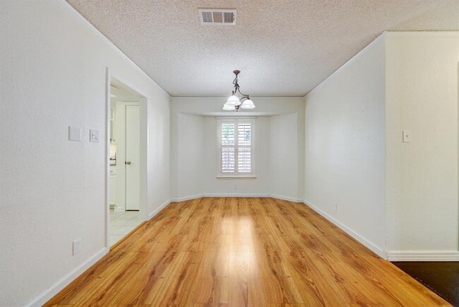 Building Photo - 1704 Foxfire Dr