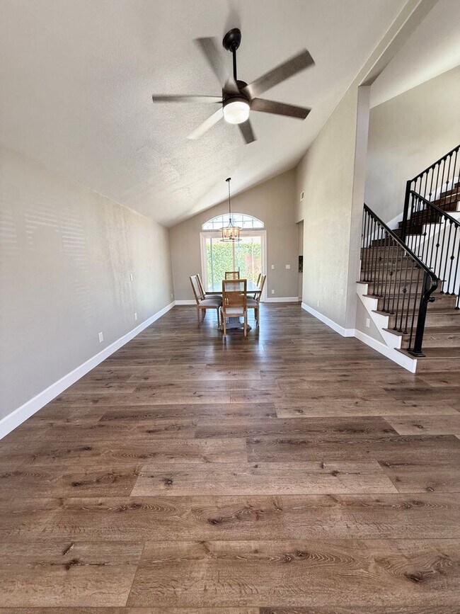Building Photo - Beautiful 3 Bed 2.5 Bath COMING SOON!!!!