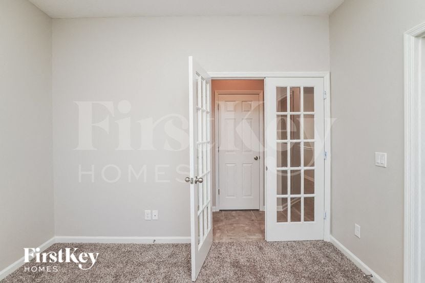 Building Photo - 3708 Statham Dr