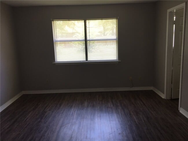 Building Photo - 1112 Whipporwill Ln