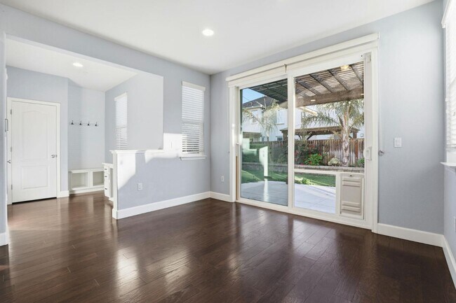 Building Photo - 1818 Tarragon Dr