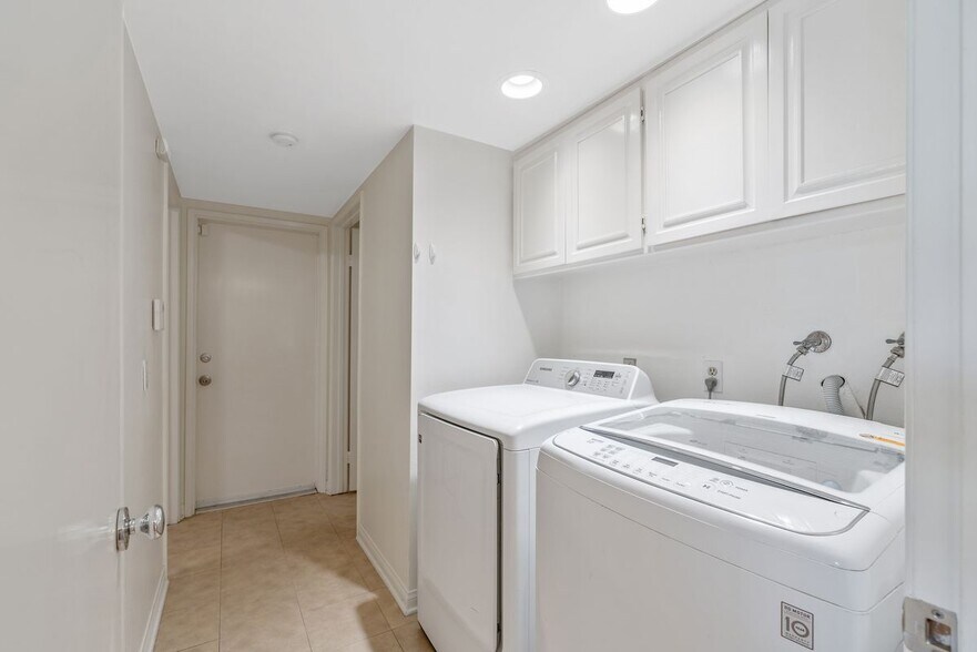 Building Photo - 23454 Park Hermosa