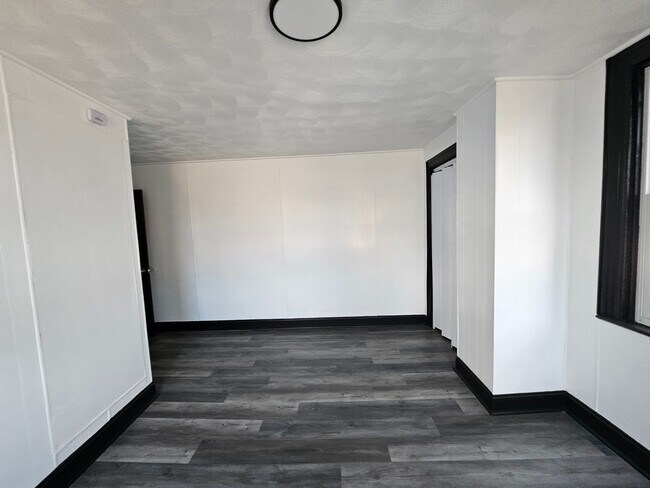 Building Photo - Fully Updated 4-bedroom 2 bath house for rent!