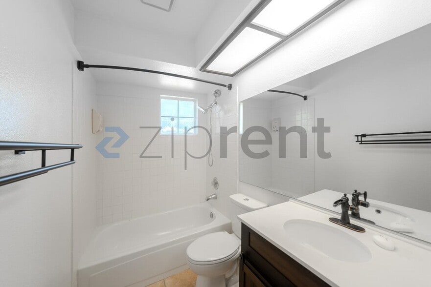 Building Photo - 5327 Meredith Ave