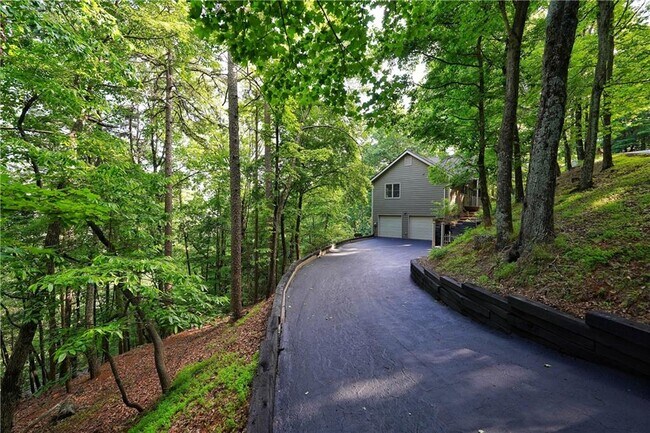Building Photo - 127 Columbine Dr