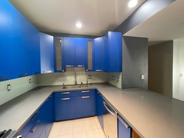 Building Photo - 2222 N Beachwood Dr