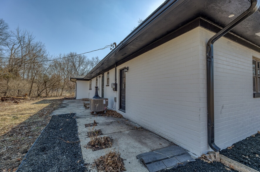 Building Photo - 4445 Ayrshire St