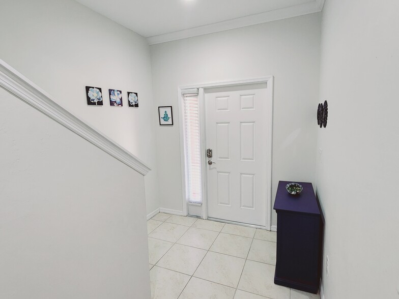Entry - 4095 Wilmont Pl