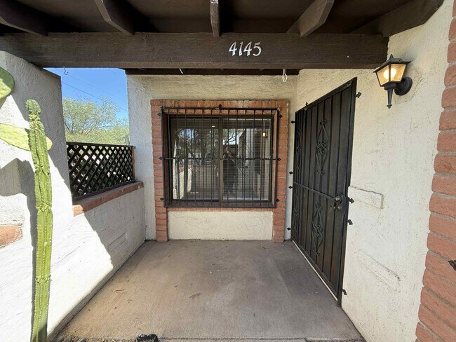 Building Photo - 4145 N Via Villas