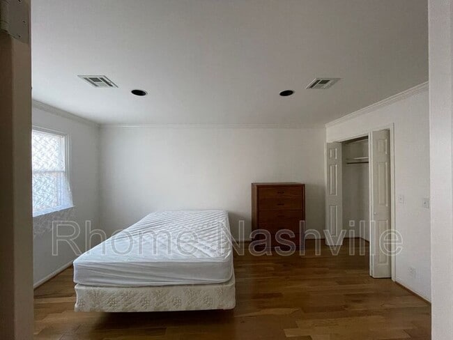 Building Photo - 401 Bowling Ave