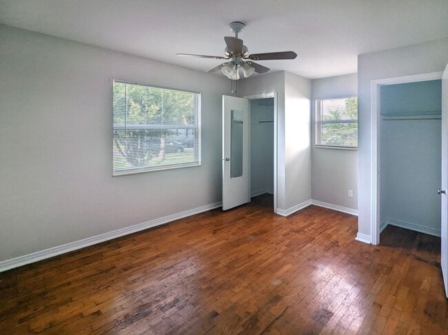 Building Photo - LOCATION, LOCATION, LOCATION w/ INCREDIBLE YARD!