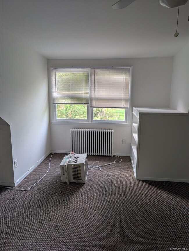 Building Photo - 45 Sunken Meadow Rd