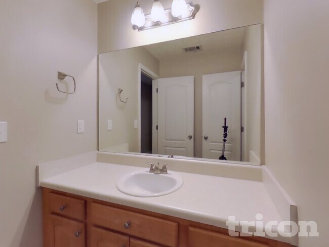 Building Photo - 8870 Mae Ct
