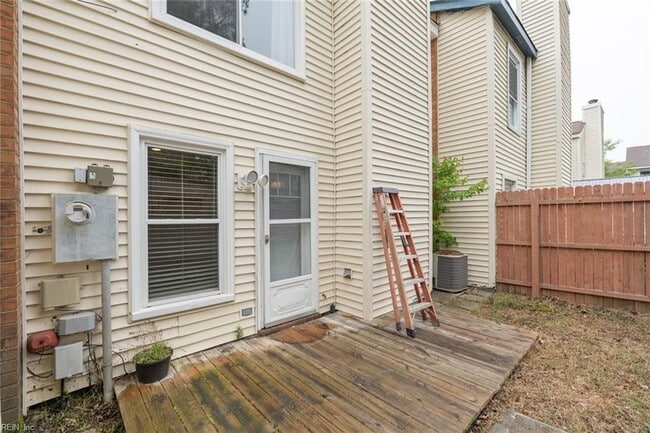 Building Photo - 420 Rennie Ct