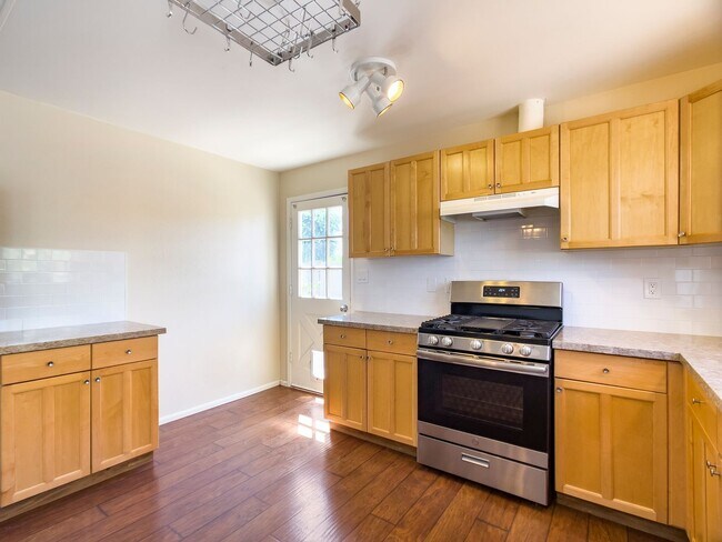 Building Photo - 1913 E El Parque Dr