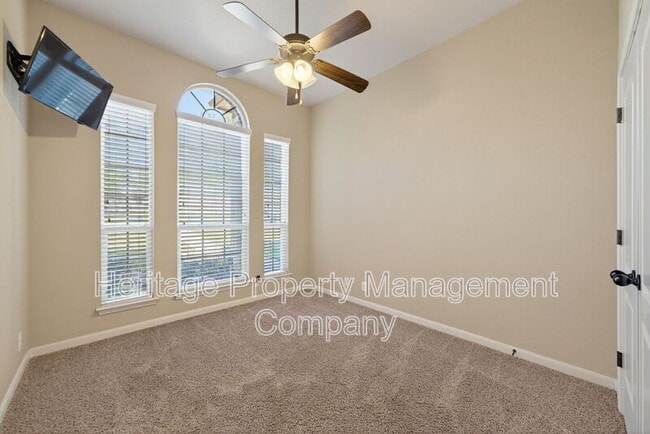 Building Photo - 226 Hamburg Ave