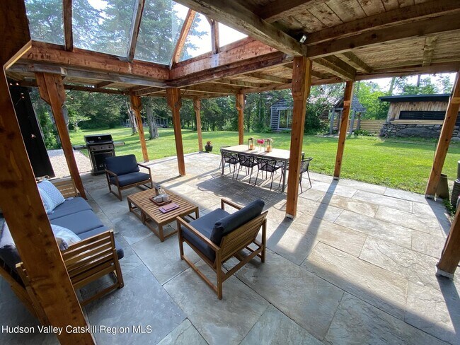 Building Photo - 16 Spring Rd