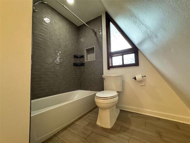 Building Photo - 2475 Hawk Creek Trail