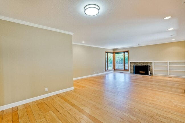 Building Photo - Excellent 3 Bedroom 2 Bath In A Great Neig...