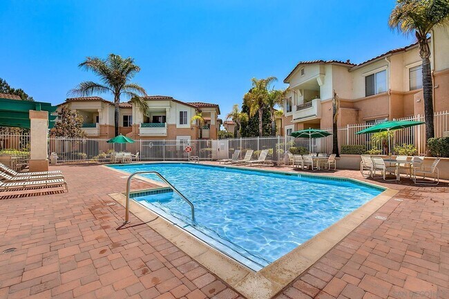 Building Photo - Beautiful Rancho San Diego Condo!