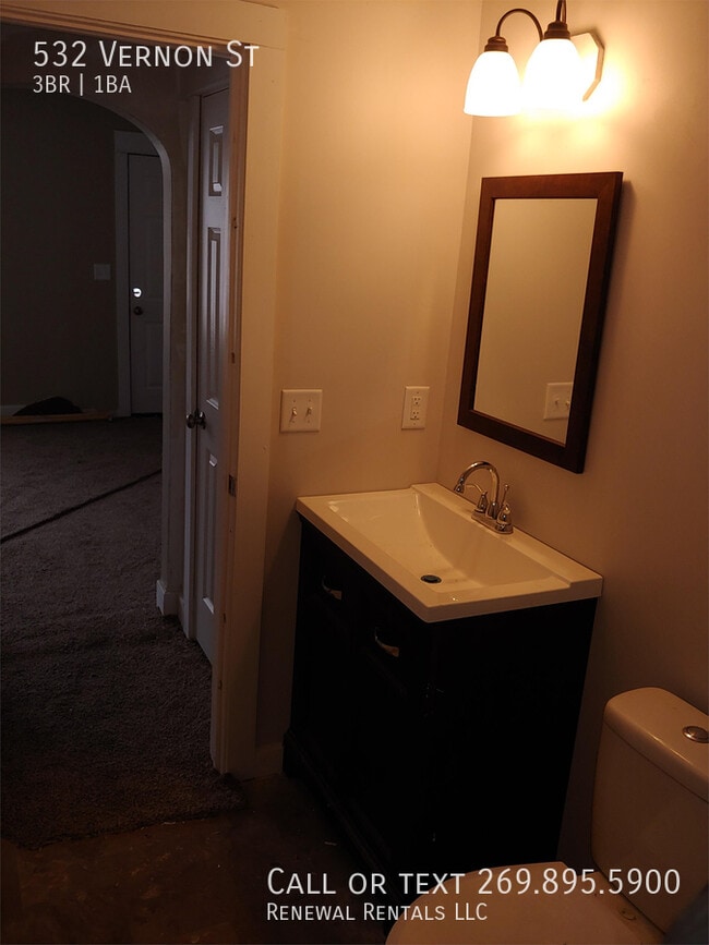 Building Photo - 532 Vernon St