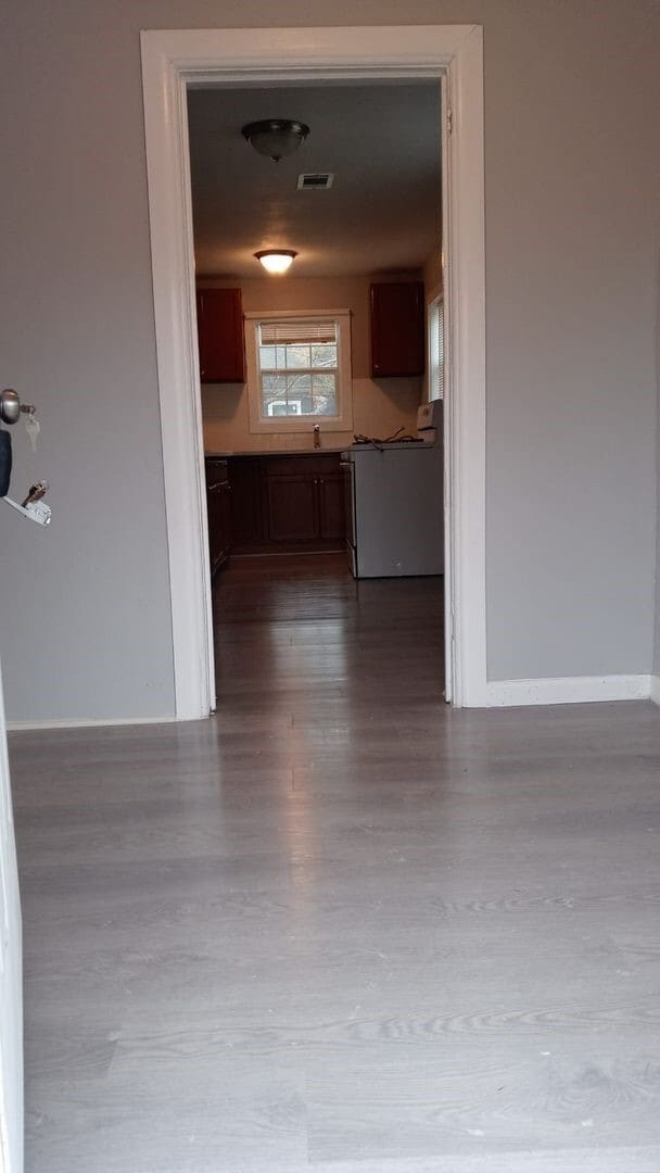 Building Photo - 102 N Avenue A