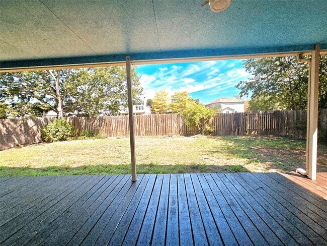 Building Photo - 1002 Keeshond Pl