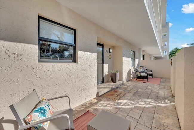 Building Photo - 300 N Hwy A1A