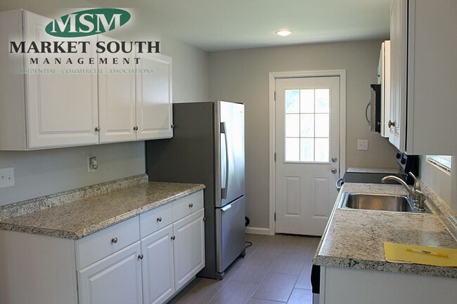 Building Photo - **COMING SOON!!!**  Remodeled Southside Home - Prime Location!