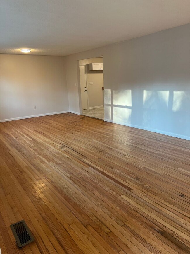 Building Photo - 111 Perrin Ave
