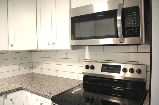 Building Photo - 329 Kimbell Ave