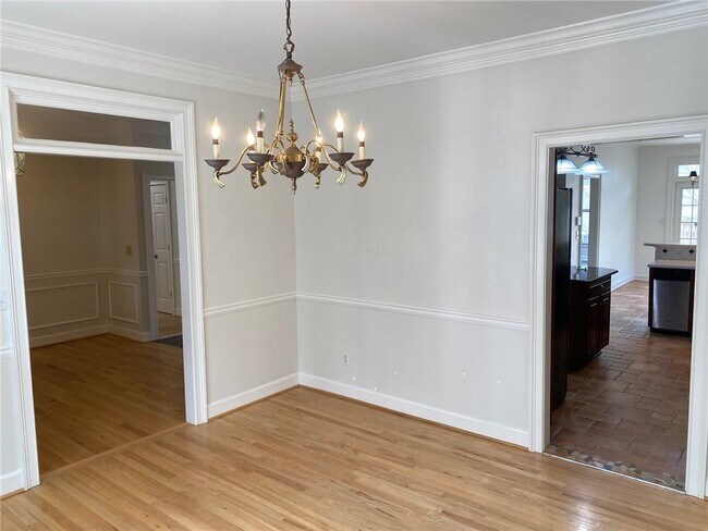 Building Photo - 7155 Roswell Rd