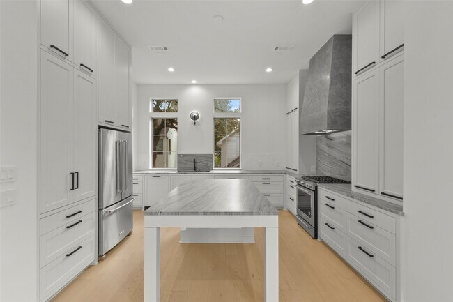 Building Photo - 1247 Peden St