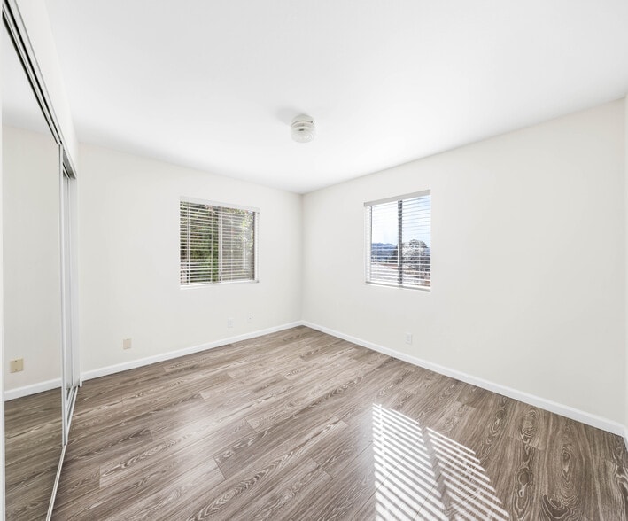 Building Photo - 10225 Fernglen Ave