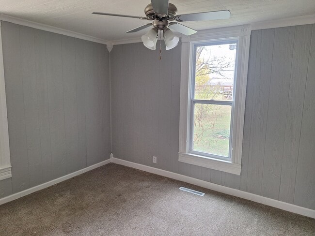 Building Photo - 202 W Chestnut St