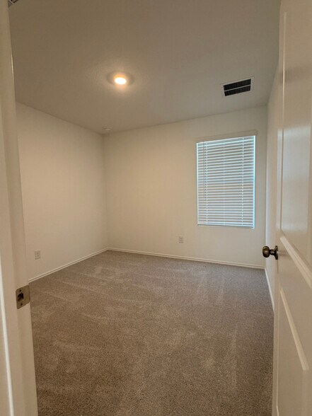 Building Photo - 208 Skyfire St