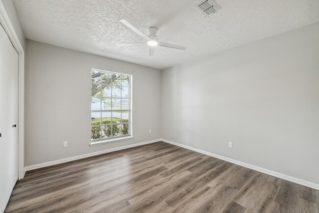 Building Photo - 8414 N Tahoe Dr